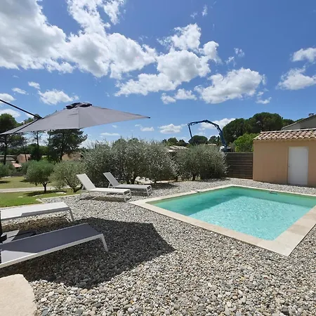 بيت للعطل Pet Friendly In *